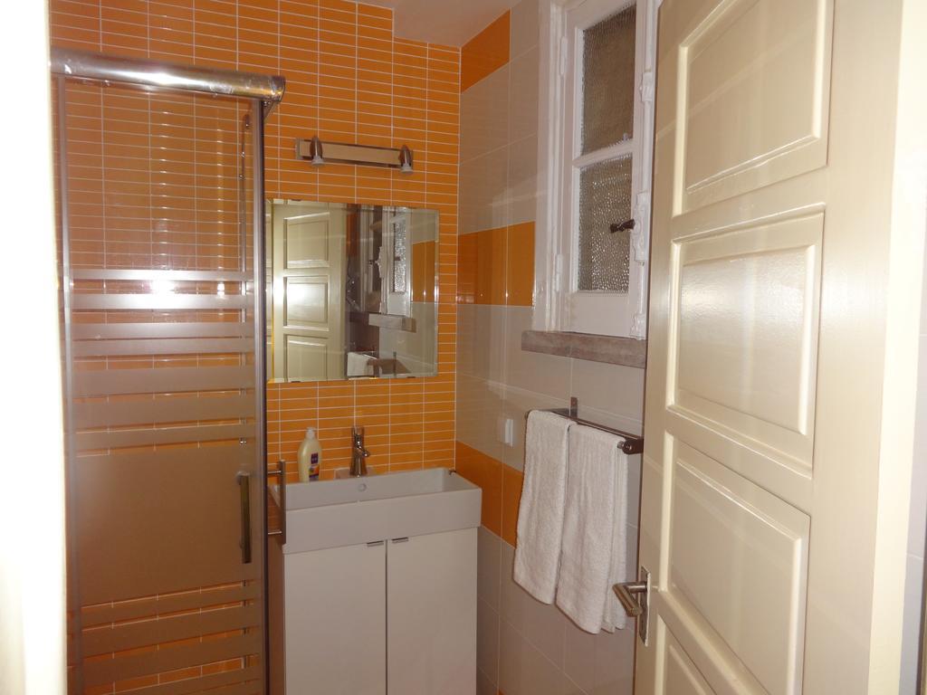 Deluxe Double Room Shower