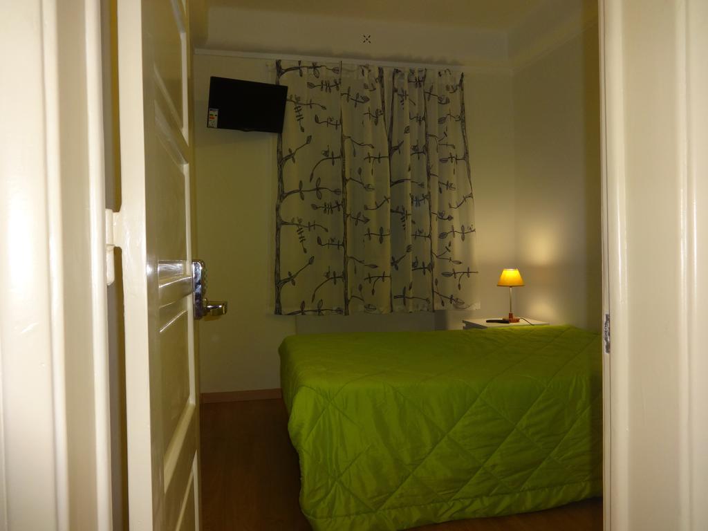 Deluxe Double Room Shower