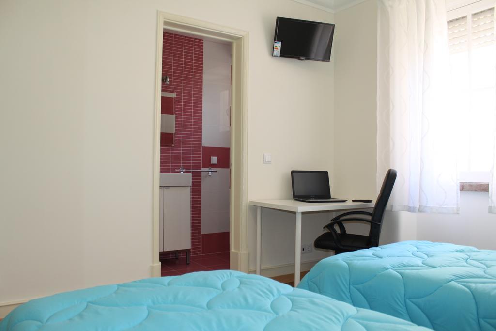 Deluxe Double Room Shower
